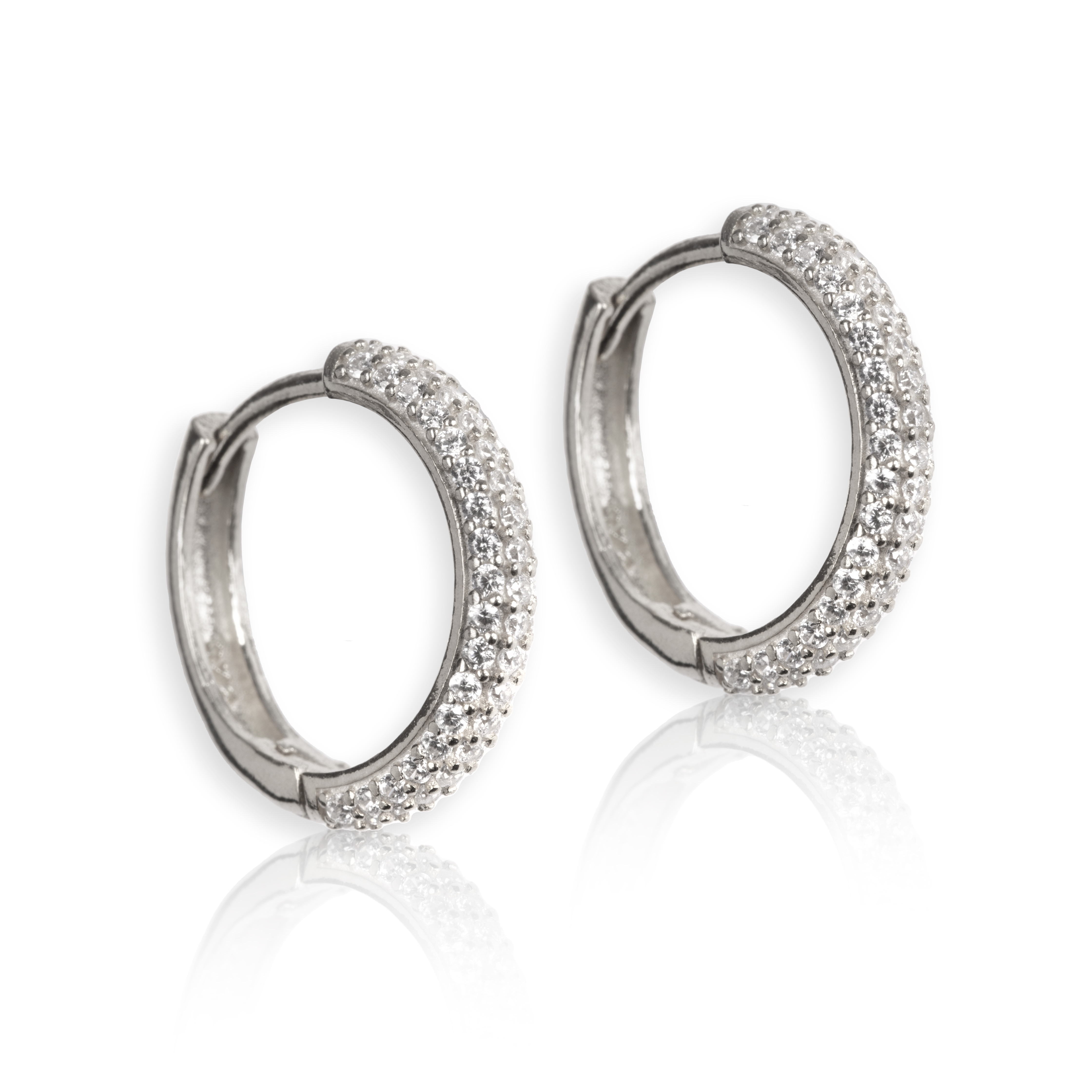 Ohrringe in Silber mit weißen Steinen